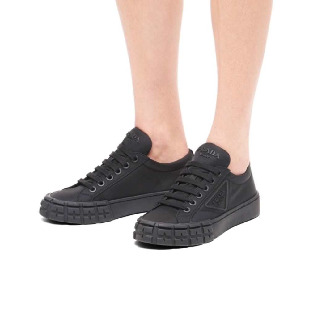 • PRADA Sneakers • - Picture 5 of 11